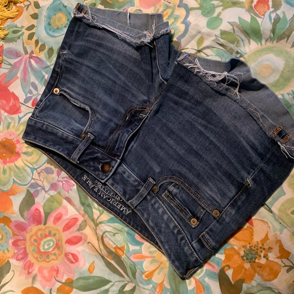 AE Shorts - Picture 2 of 2